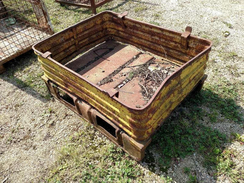 lot 37 image: Steel Box, 42x32x12...