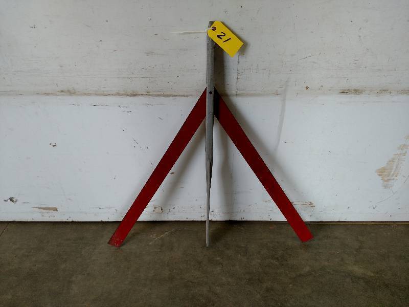lot 21 image: Troll-Cut Lake Weed Cutter, 40x39, ...