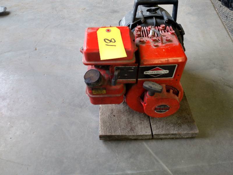 lot 81 image: Homelight 2 Water Pump, 3 hp, 140 ...