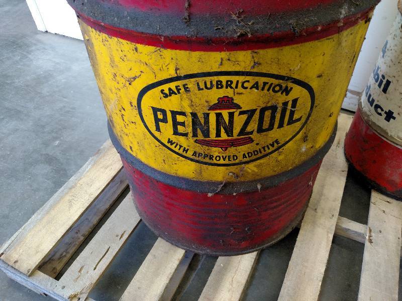 lot 87 image: Pennzoil 55 Gallon Drum with Bennet...