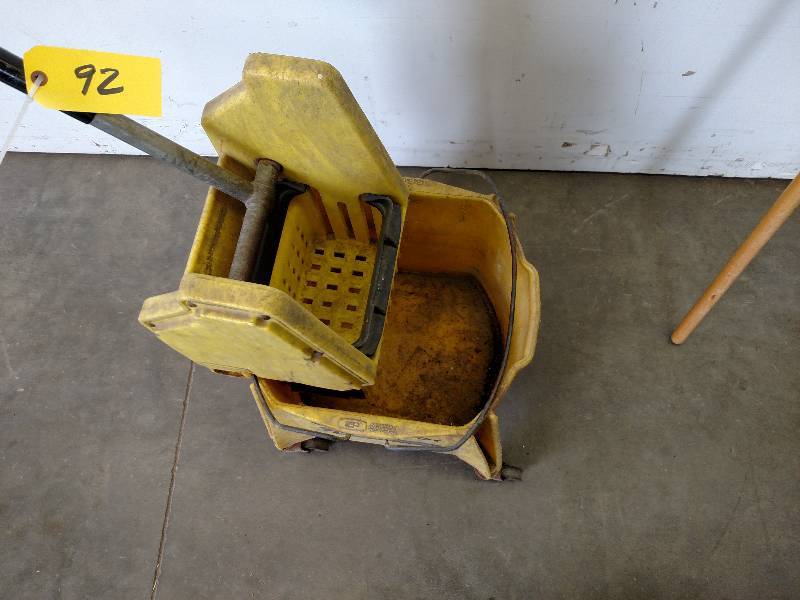 lot 92 image: Rubbermaid Mop Bucket, Wringer, & M...