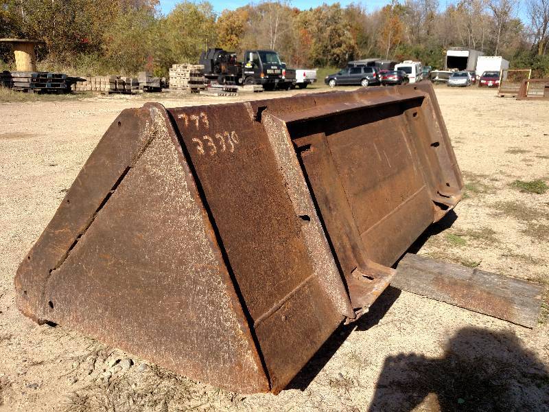 lot 25 image: Skid Loader Bucket, 67 Wide...