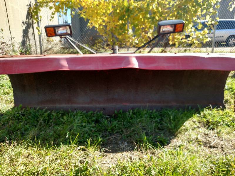 lot 28 image: 8 Western Snow Plow, Parts or Repa...
