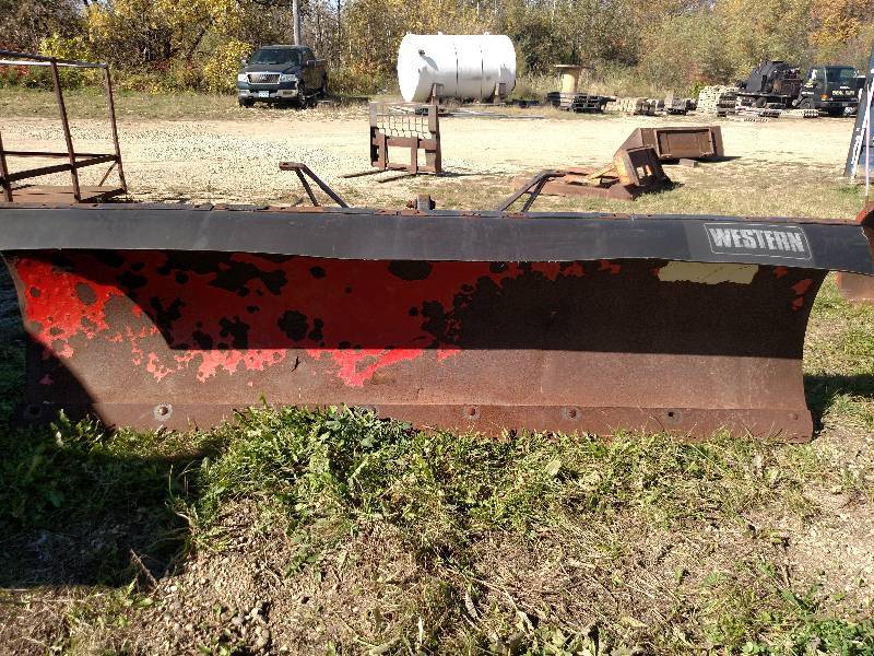 lot 30 image: 9 Western Snow Plow, Parts or Repa...