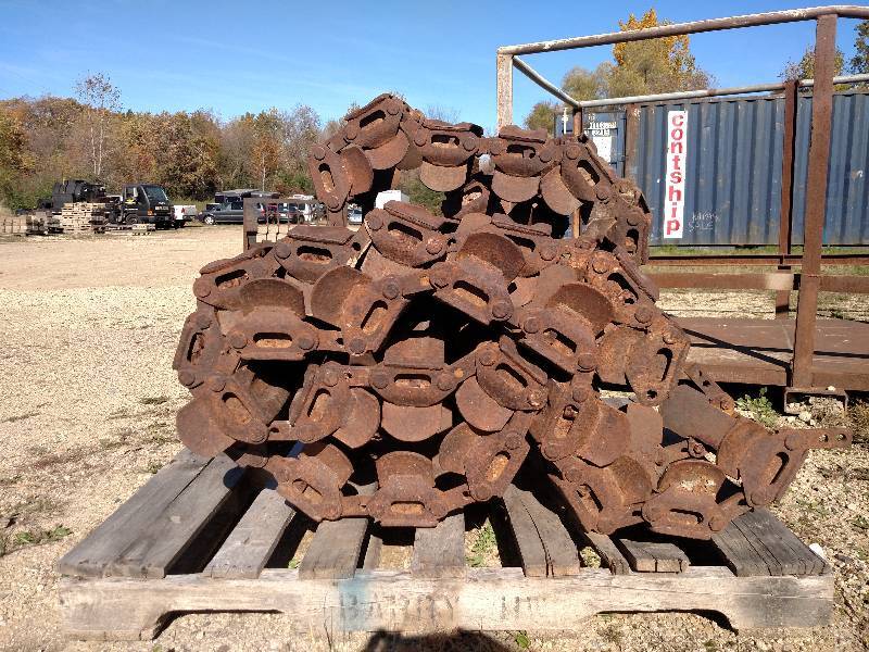 lot 31 image: Loegering Steel Skid Loader Tracks...