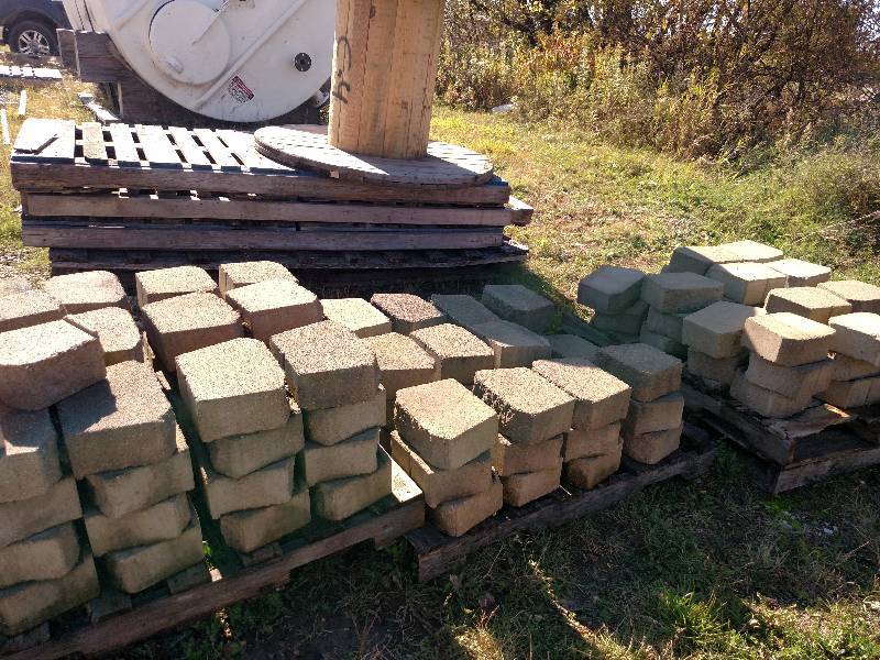 lot 41 image: Asstd Block on (3) Skids...