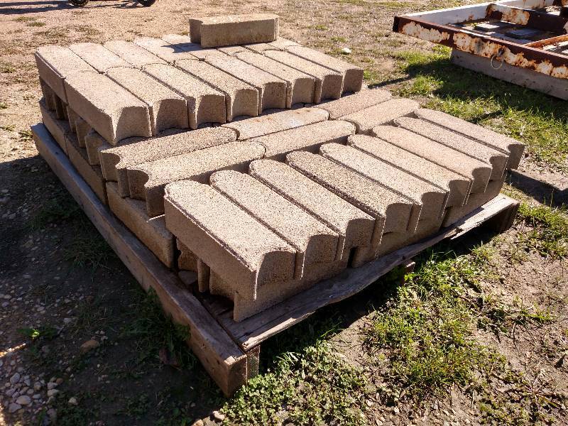 lot 43 image: 12 Bullet Edgers...