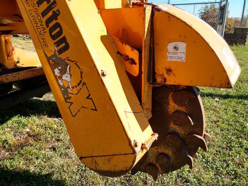 lot 2 image: Carlton Model 7500 Stump Grinder