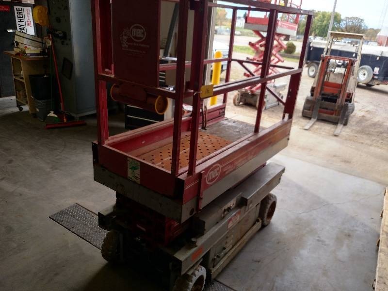 lot 16 image: MEC Model 1632 Scissor Lift, 66 Pl...