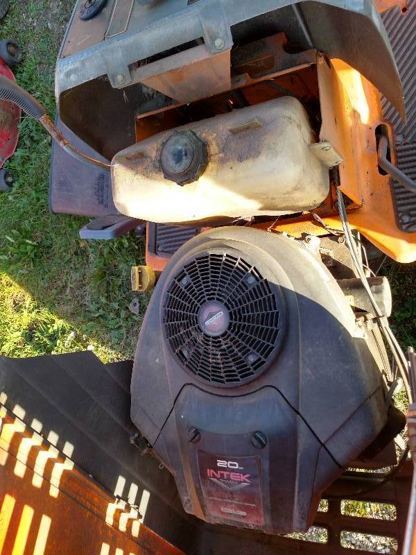 lot 39 image: Yard King Performance Lawn Tractor,...