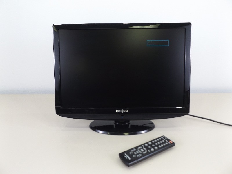 WORKING Insignia LCD 22 TV with Remote