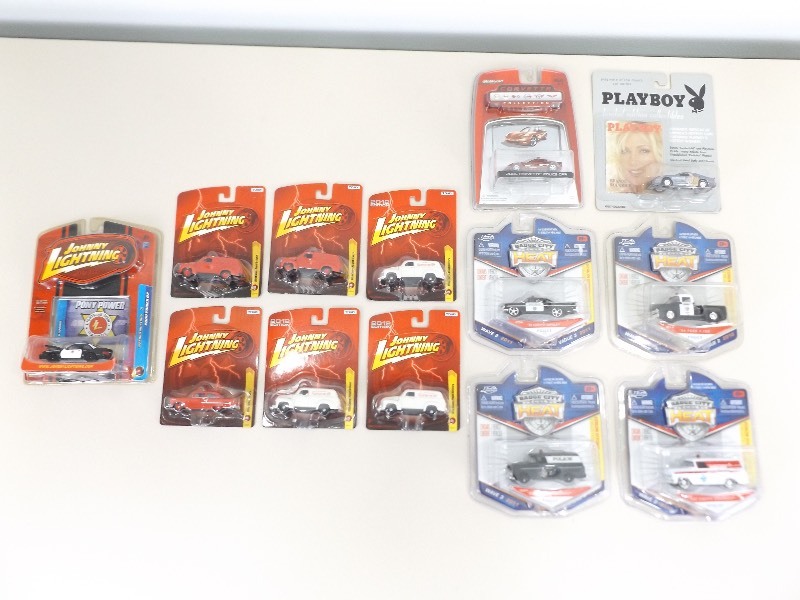 13 New Johnny Lightning and Jada Cars