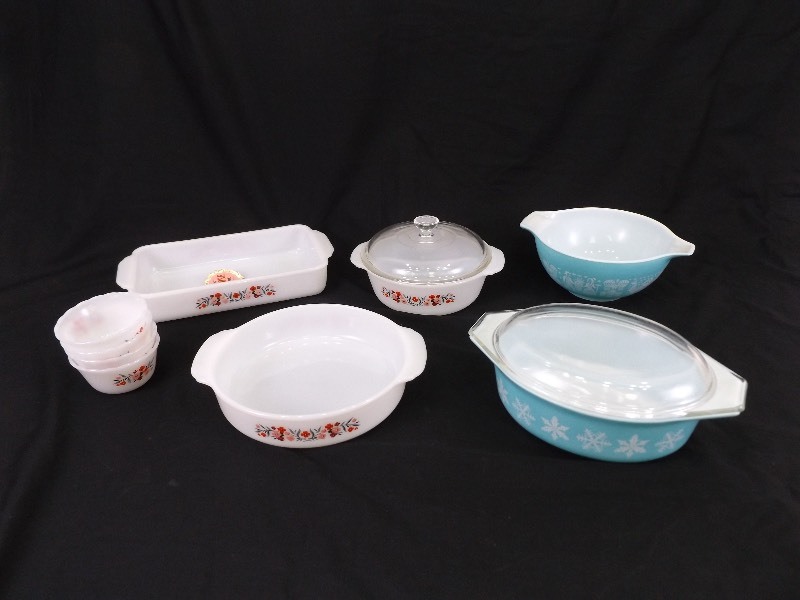 Lot of Vintage FireKing and Pyrex Glass BakewareBowls