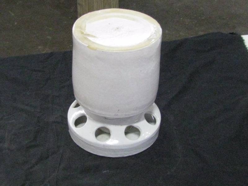 lot 4 image: MonmouthWestern Crock Chicken WatererFeeder