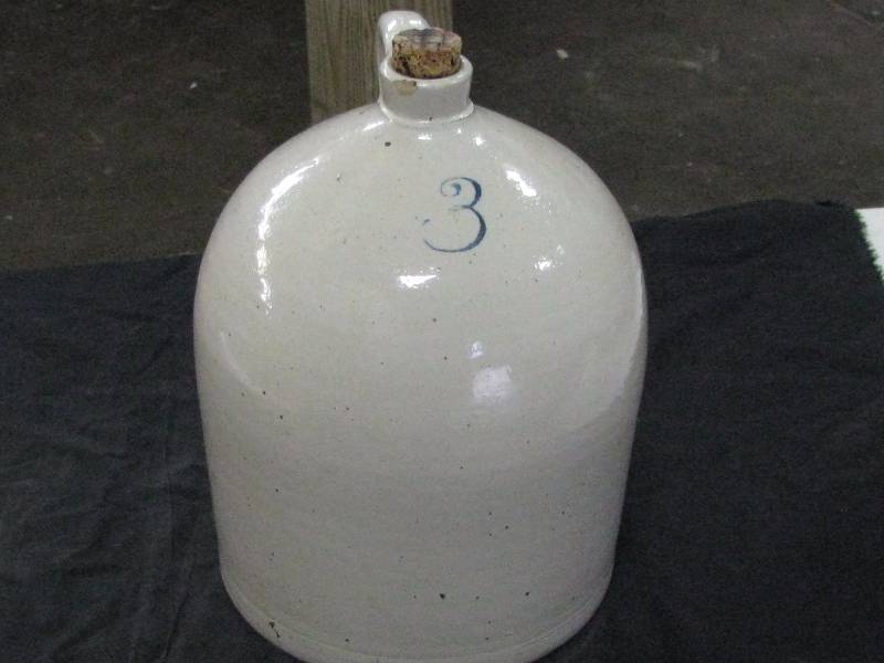 lot 5 image: Red Wing 3gl Beehive Crock Jug