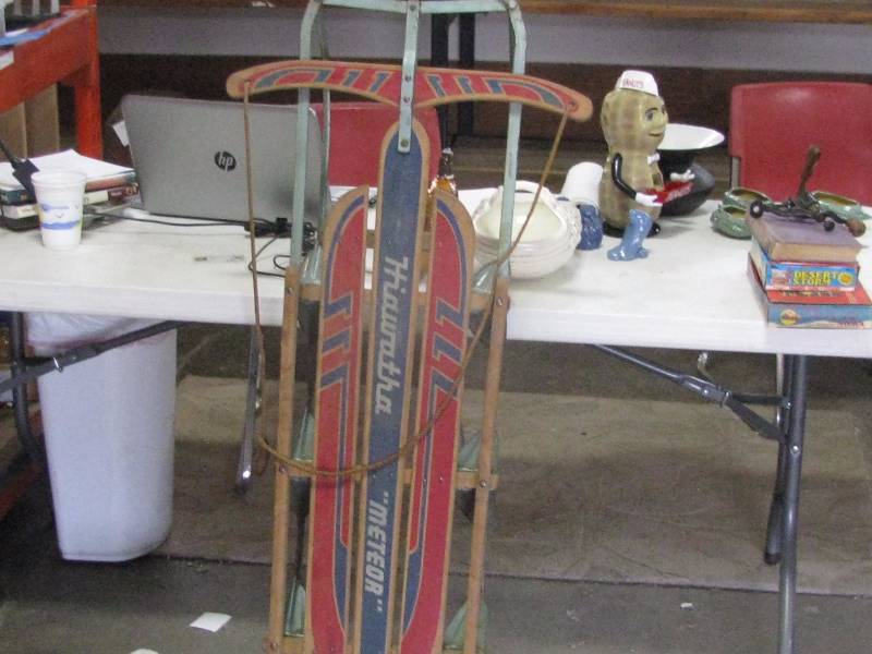 lot 17 image: Hiawatha Meteor Sled