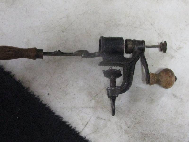 lot 27 image: 12 Gauge Paper Shell Crimper