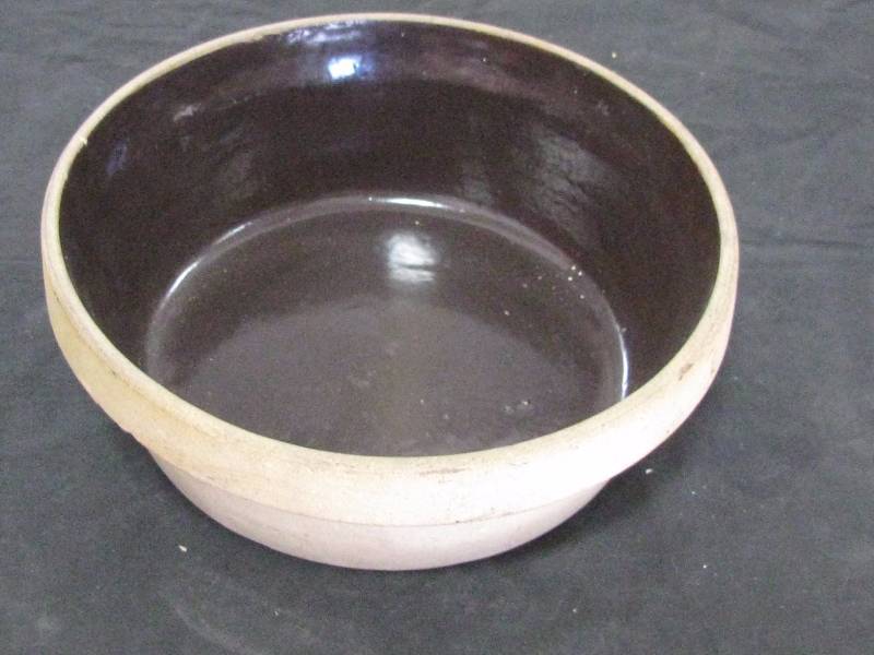 lot 31 image: National Pottery Crock Baking Dish