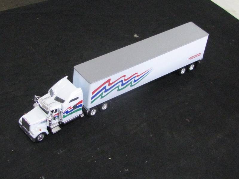 lot 54 image: Kenworth Die-Cast TractorTrailer