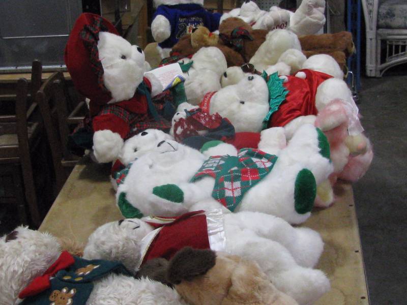 lot 60 image: Stuffed Bears