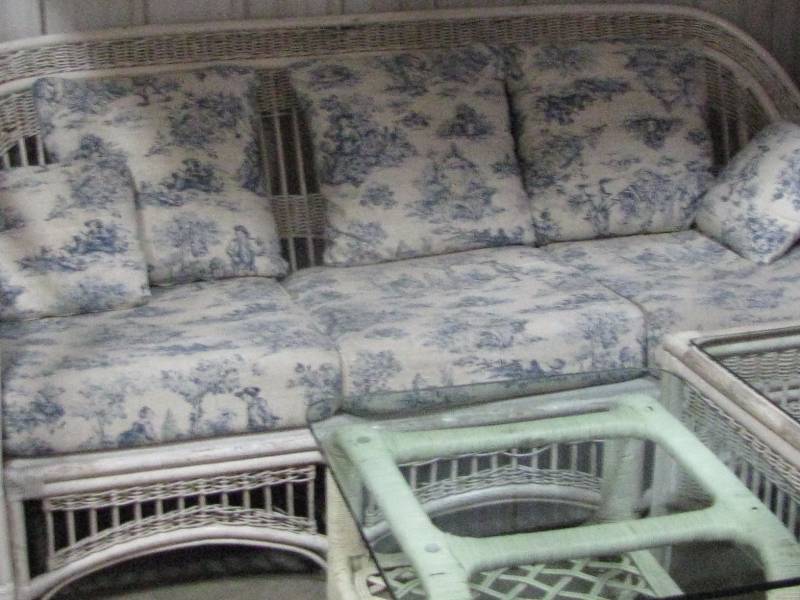 lot 78 image: Wicker Couch wEnd Tables