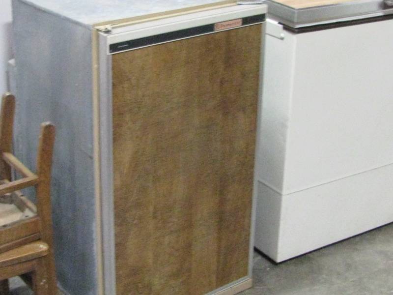 lot 88 image: Dometic Refrigerator