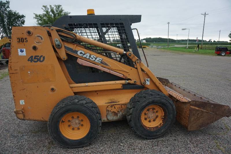 lot 6 image: 2005 Case Model 450 Bobcat Skid Loader Skid Steer