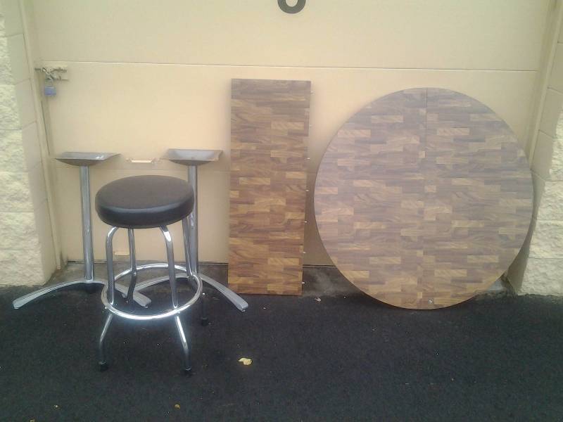 Round Formica Kitchen Table With Leaf & 1 Stool Both Have Chrome Legs