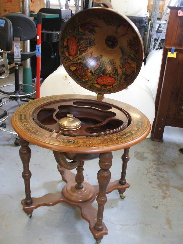 ROLLING GLOBE HOME LIQUOR BAR