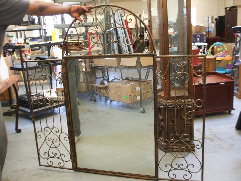 DECORATIVE MIRROR