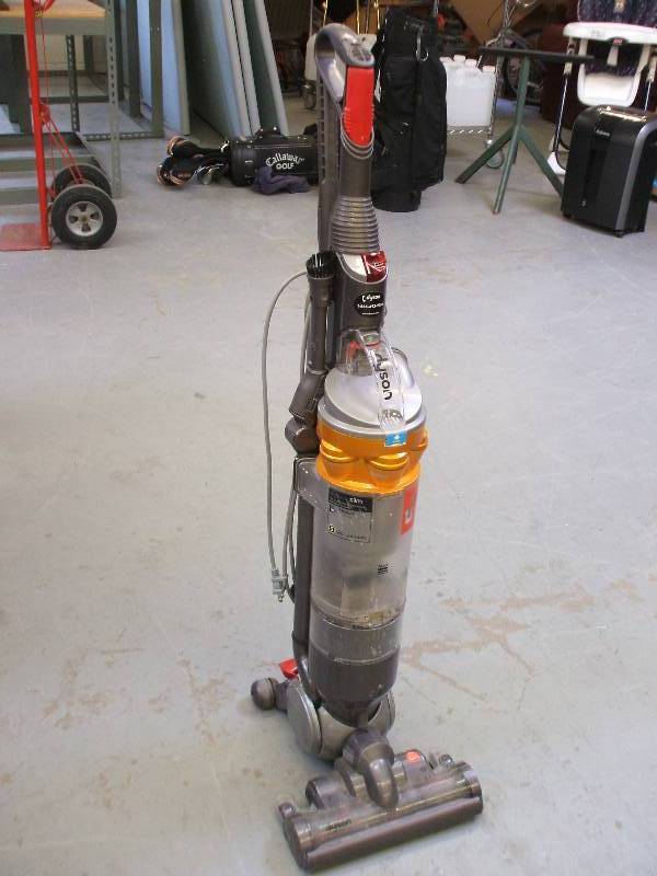 DYSON VACUUM