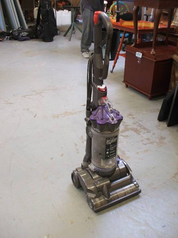 DYSON VACUUM