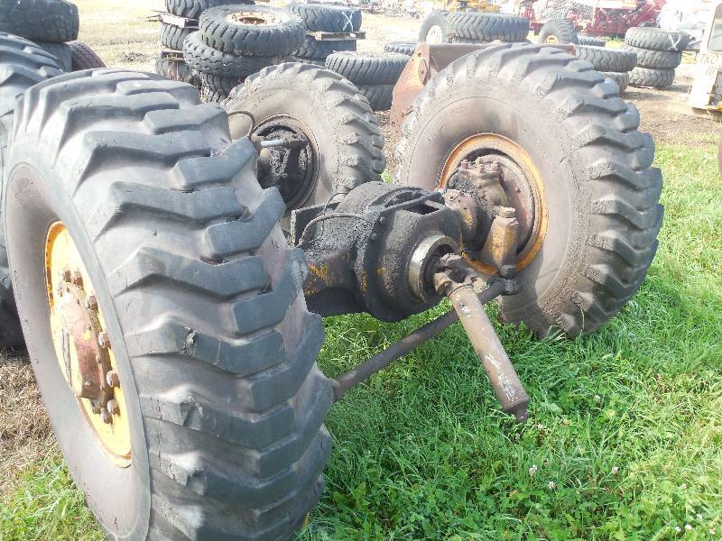 lot 10 image: Pettibone 18 ton Crane rear end with tires.