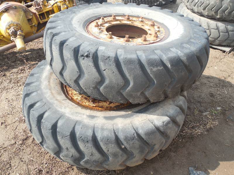 lot 15 image: 8 - 24 Tires & Rims - Heavy Equipment