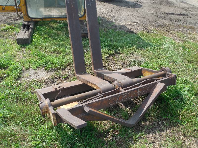 lot 21 image: Heavy Duty Forks For a Loader with ACS Quick Tach