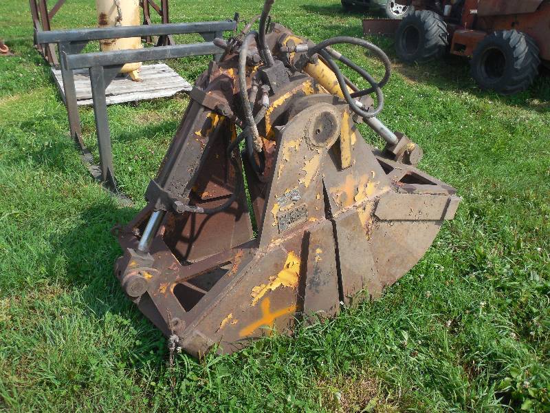lot 22 image: Erie Hydraulic Calm Shell Bucket