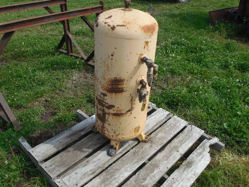 lot 25 image: Portable Air Tank