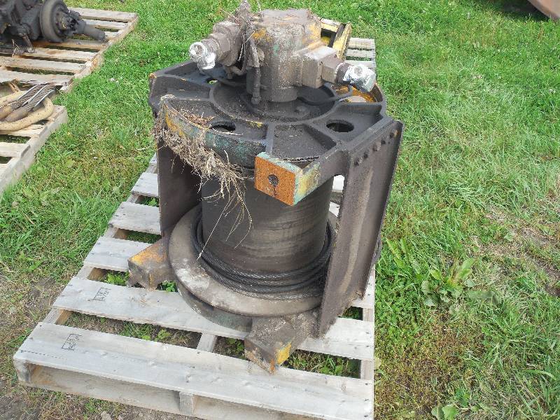 lot 29 image: Hydraulic Winch from a 18 ton Crane.