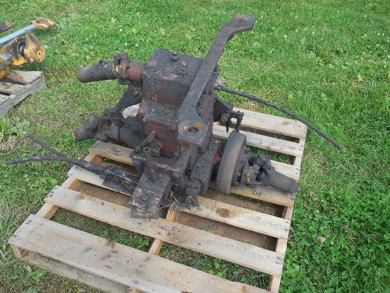 lot 30 image: Pettibone Transmission form a 360 Swing Crane