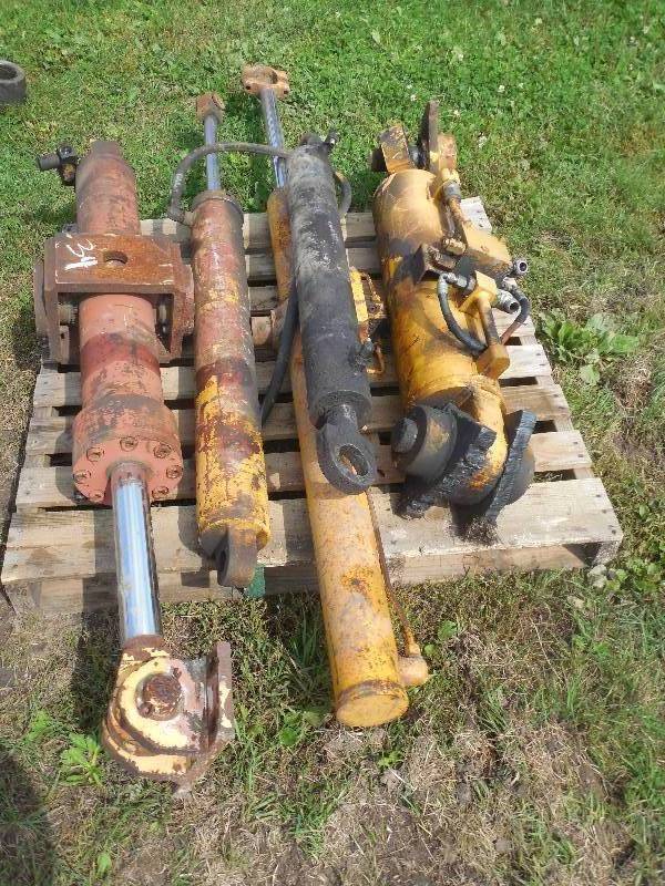 lot 34 image: 5 - Heavy duty Hydraulic Cylinders