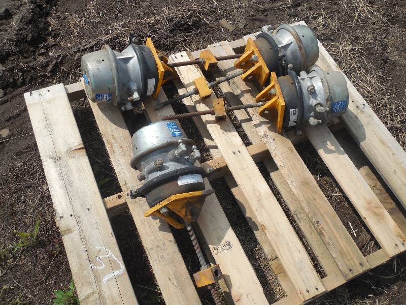 lot 37 image: 4 - Haldex Brake Chambers