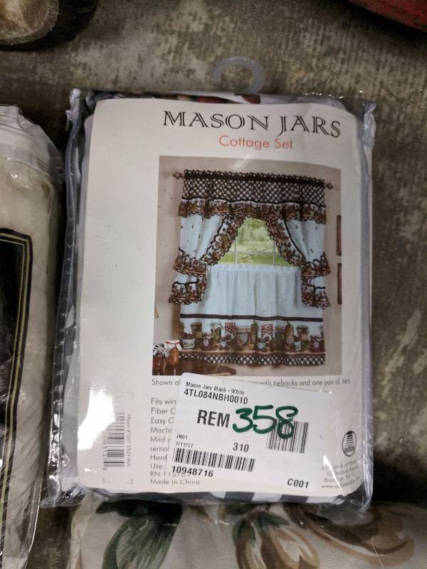 lot 358 image: Mason Jars 24 x 57 Cottage Set Black-White