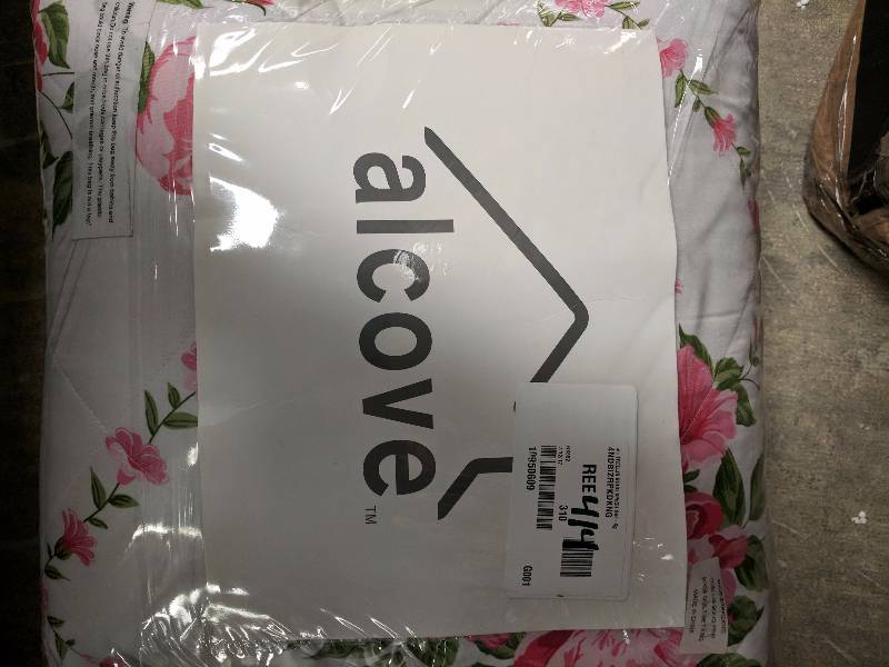 lot 414 image: alcove Trellis Bouquet 5-Pc. Quilt Set - King