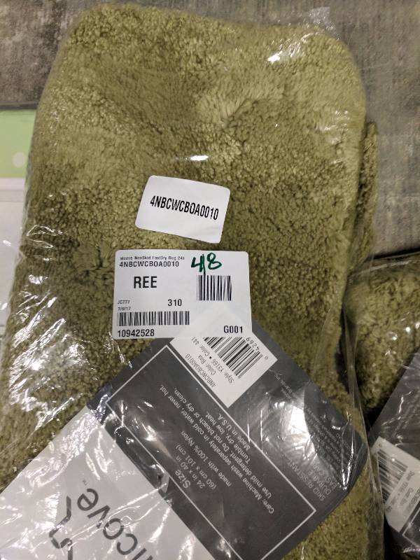 lot 418 image: alcove Fast Dry Nonskid 24 x 40 Bath Rug Boa