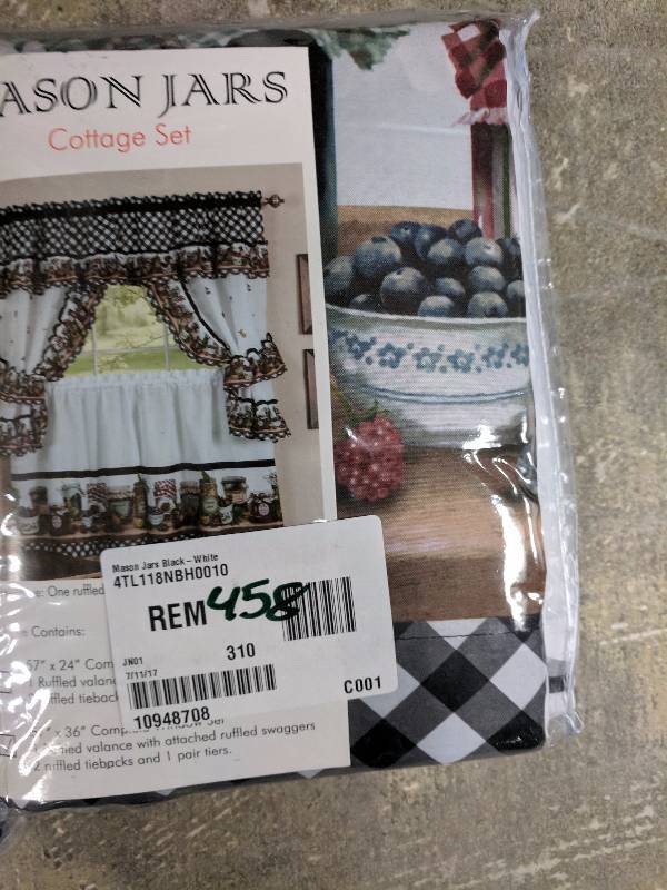lot 458 image: Mason Jars 36 x 57 Cottage Set Black-White