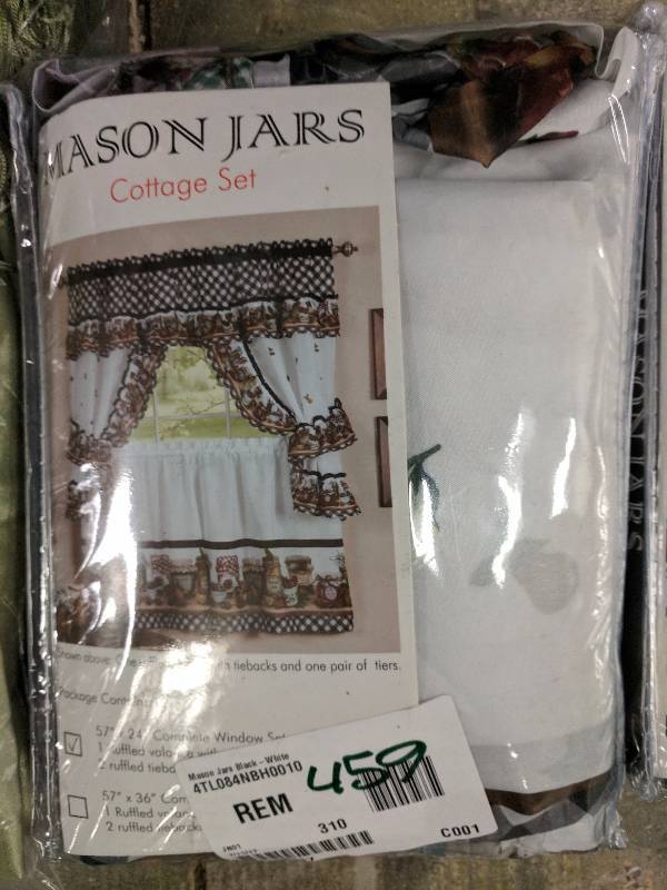 lot 459 image: Mason Jars 36 x 57 Cottage Set Black-White