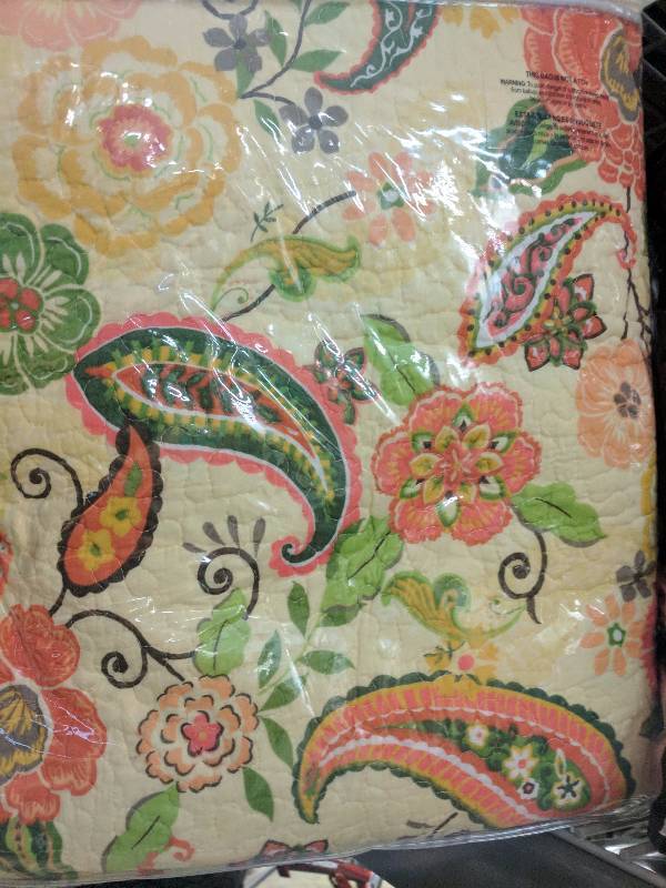 lot 484 image: Greenland Home Sunset Paisley Quilt Set - FullQueen