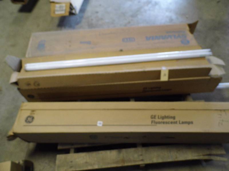 lot 16 image: Assorted Flourescent Bulbs
