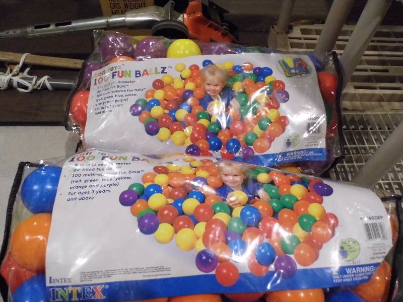 lot 19 image: Inflatable Ball Pit and Balls