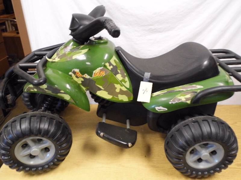 lot 20 image: Small Kids 4 Wheeler
